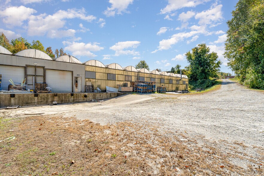 More Photos Of 1308 Starr Dr, High Point Service For Lease