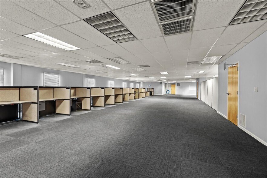 More Photos Of 617 Mulberry St, Elizabethtown Office For Sale