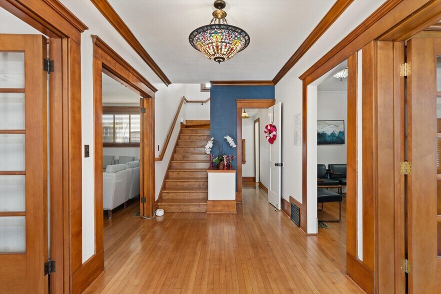 More Photos Of 106 Thorn St, San Diego Office Residential For Sale