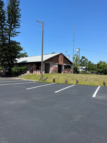 Primary Photo Of 8406 N US Highway 301, Tampa Showroom For Lease