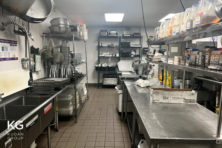 More Photos Of 120 W Green, Bensenville General Retail For Sale