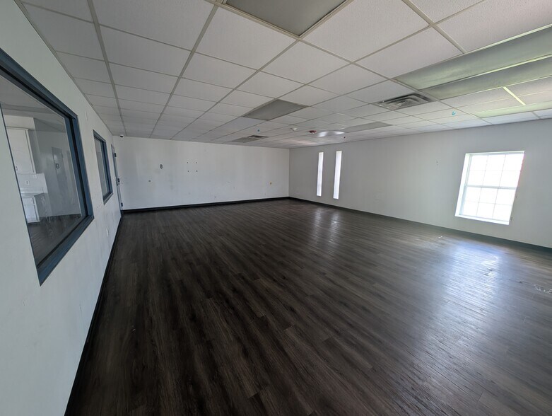 More Photos Of 101 Mesquite, Elm Mott Office For Lease