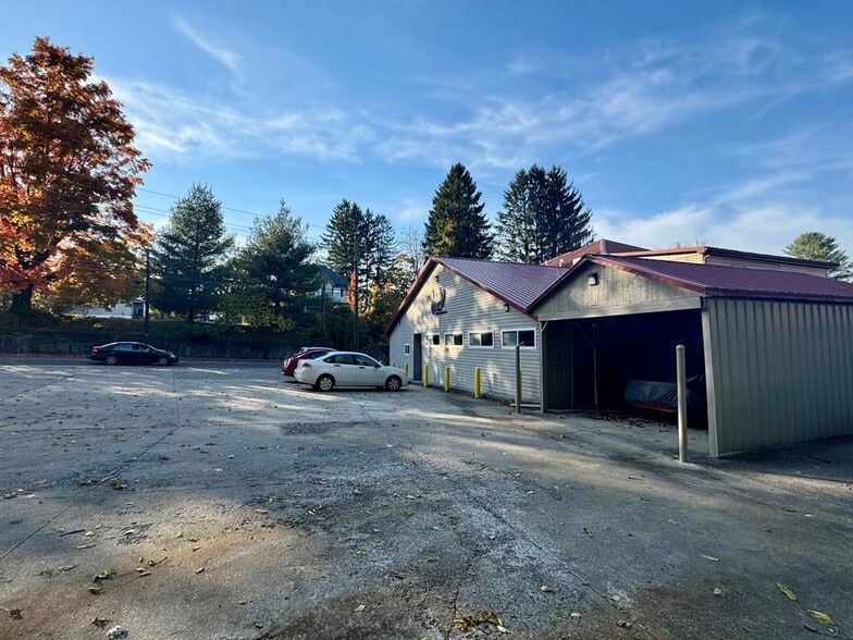 More Photos Of 715 N Kanawha St, Beckley Freestanding For Lease