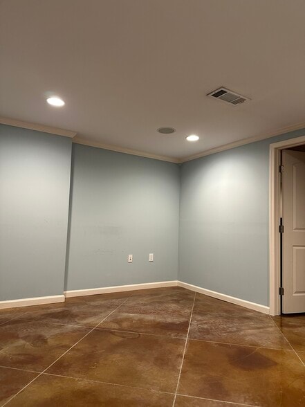 More Photos Of 2255 Sewell Mill Rd NE, Marietta Office For Lease