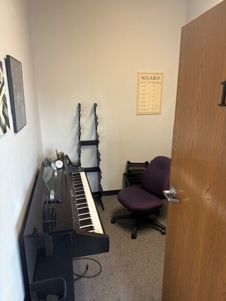 More Photos Of 360 E Grand Blanc Rd, Grand Blanc Office For Lease