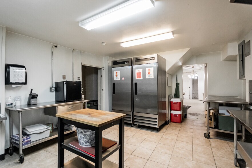 More Photos Of 3442 McDougall St, Detroit Office For Sale