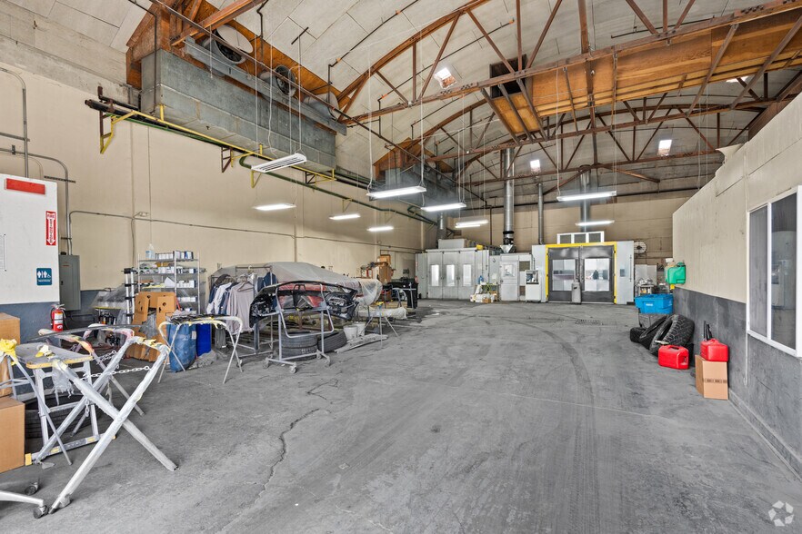 More Photos Of 320 Hillcrest Rd, Hollister Showroom For Sale