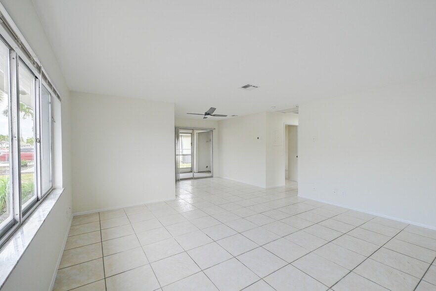 More Photos Of 937 SE 23rd Pl, Cape Coral Apartments For Sale