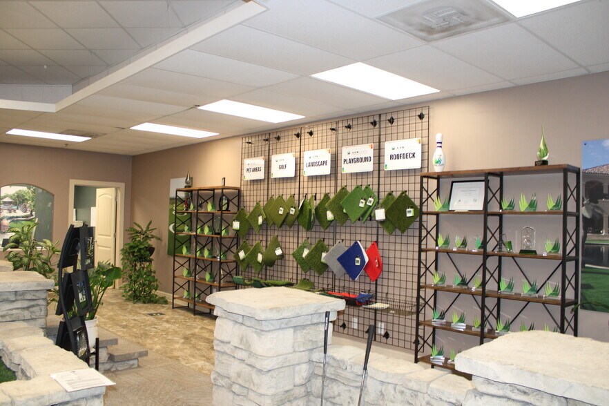 More Photos Of 1051 SE Century Dr, Lee's Summit Freestanding For Sale