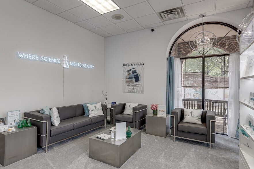 More Photos Of 102-112 Town Center Dr, Warren Office For Lease