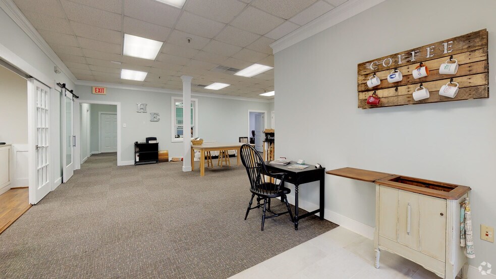 More Photos Of 3630 George Washington Mem Hwy, Yorktown Office For Lease