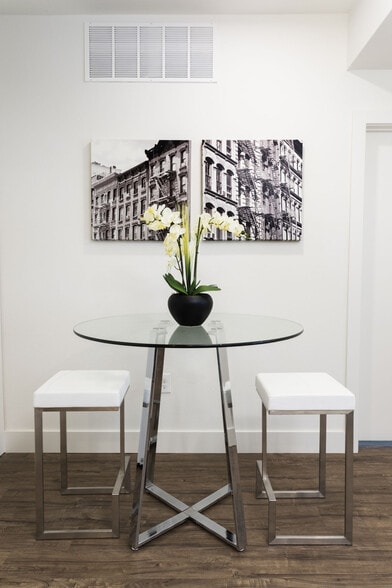 More Photos Of 11049 Magnolia Blvd, North Hollywood Apartments For Lease