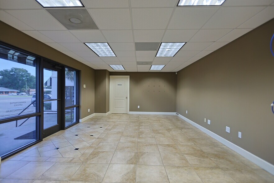 More Photos Of 705 N New Warrington Rd, Pensacola Auto Repair For Lease