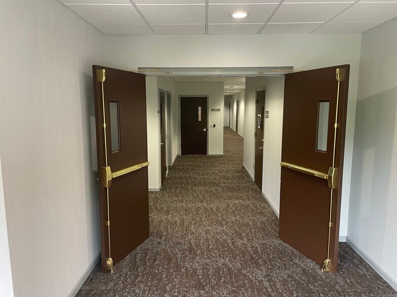 More Photos Of 1000 Integrity Dr, Pittsburgh Medical For Lease