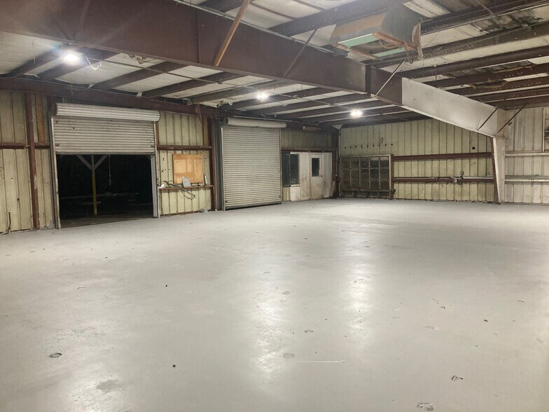 More Photos Of 870-874 NE Pop Tilton Pl, Jensen Beach Warehouse For Lease