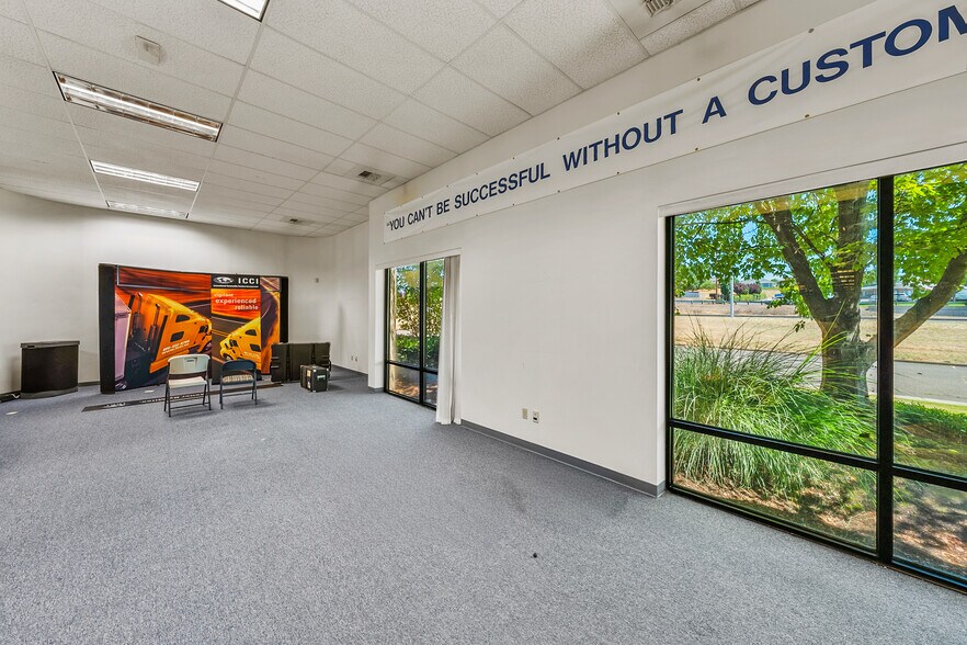 More Photos Of 2090 Commerce Dr, Medford Office For Lease
