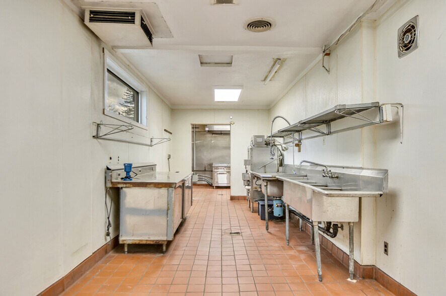 More Photos Of 4217 Stockton Blvd, Sacramento Bar For Lease