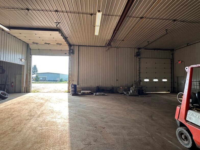 More Photos Of 3945 S Blue Star Dr, Traverse City Service For Lease