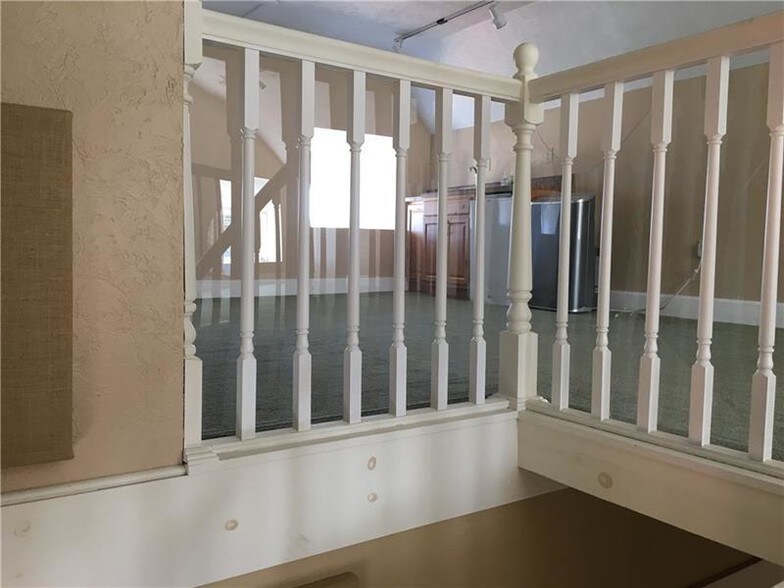 More Photos Of 323 S Main St, Zelienople Office Residential For Lease