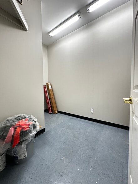 More Photos Of 406 Blankenbaker Pky, Louisville Office For Sale