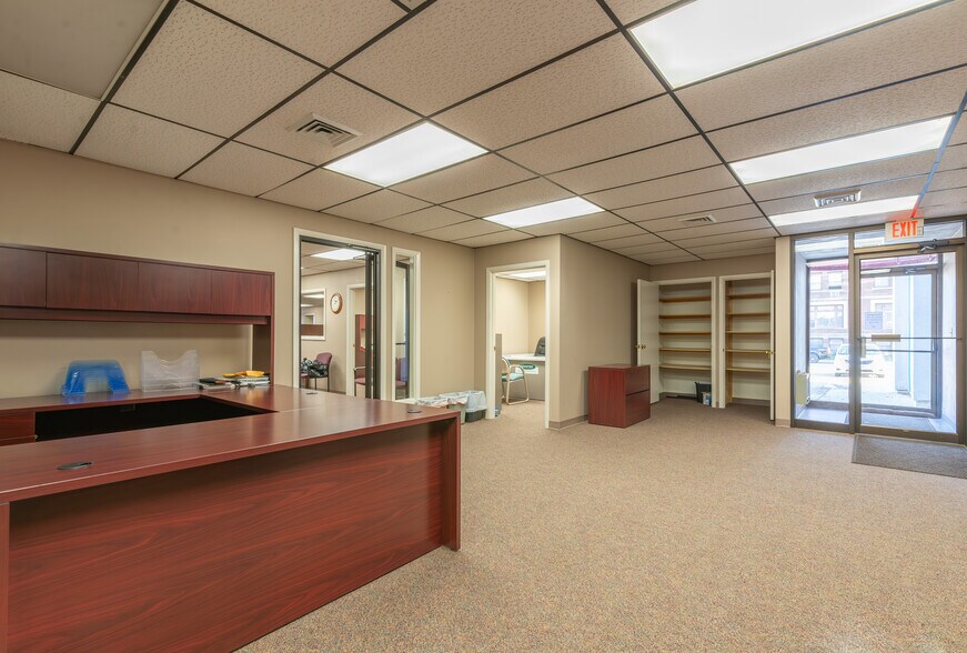 More Photos Of 210 W Spring St, Freeport Office For Sale