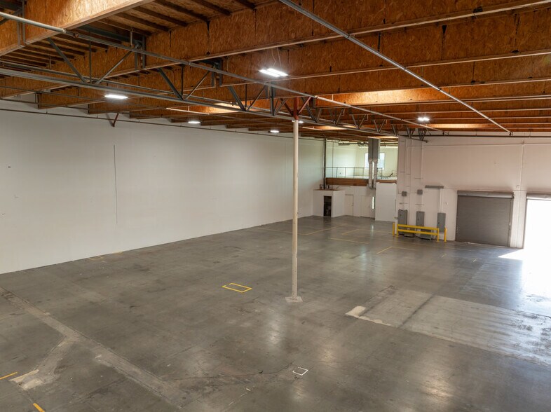 More Photos Of 8594 Siempre Viva Rd, San Diego Manufacturing For Lease