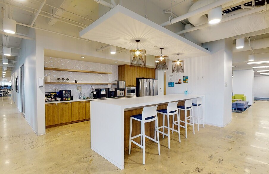 Primary Photo Of 200 S College St, Charlotte Office For Lease
