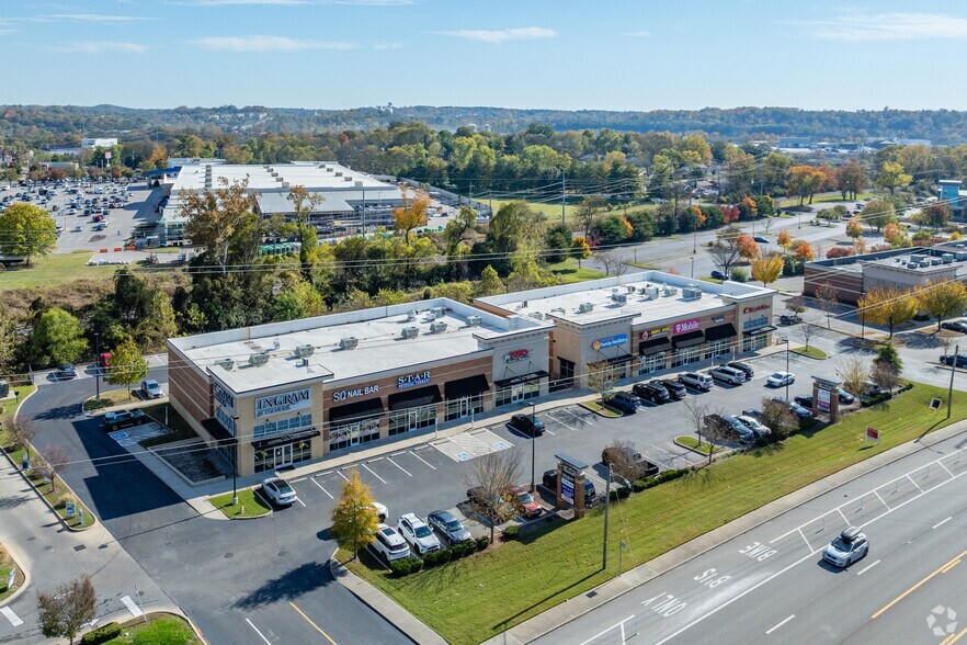 More Photos Of 3905-3923 Lebanon Pike, Hermitage General Retail For Lease