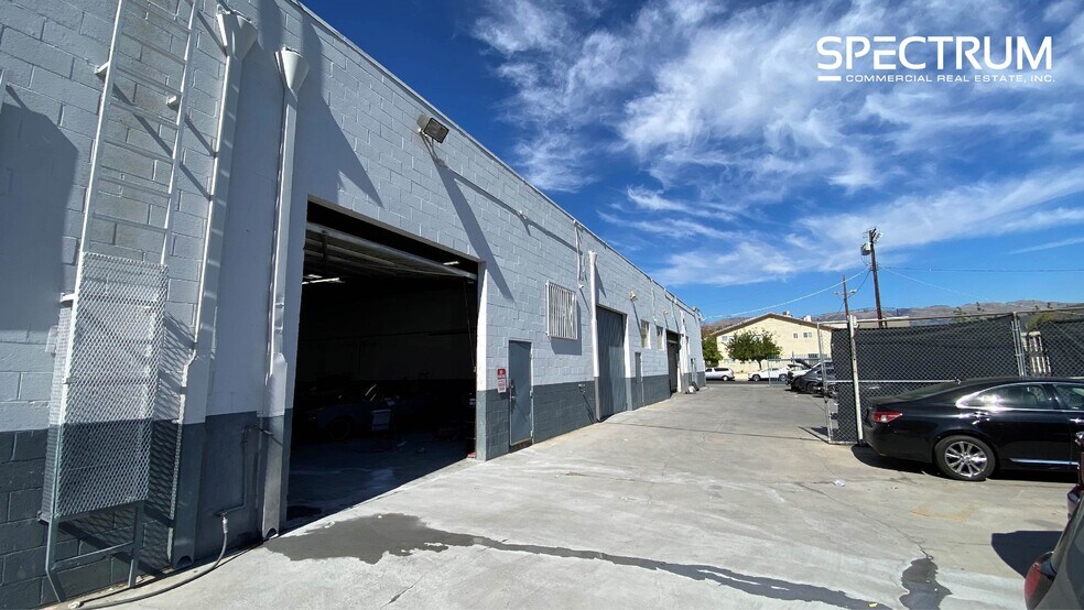 More Photos Of 10140-10158 Canoga Ave, Chatsworth Service For Lease
