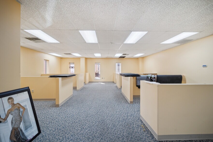 More Photos Of 710 S Adams St, Sapulpa Distribution For Sale