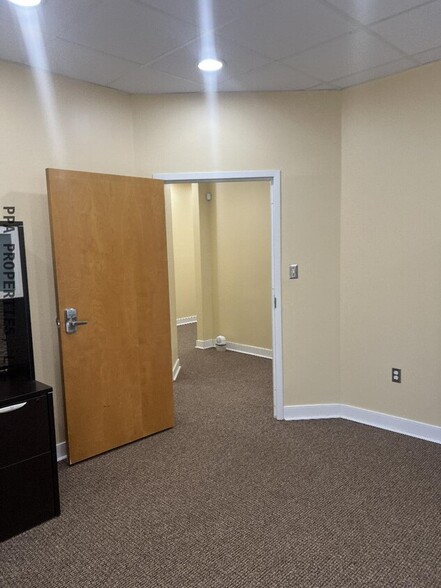More Photos Of 3717 University Dr, Durham Office For Lease