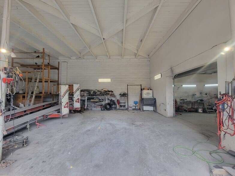 More Photos Of 8705 SE Foster Rd, Portland Service For Lease