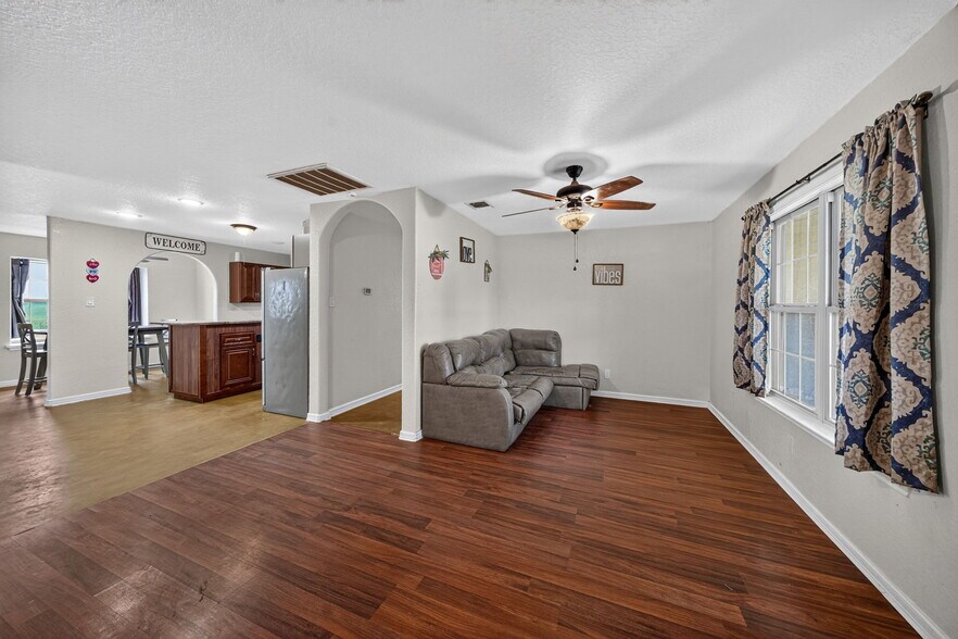 More Photos Of 4044 W FM 476, Poteet Flex For Sale