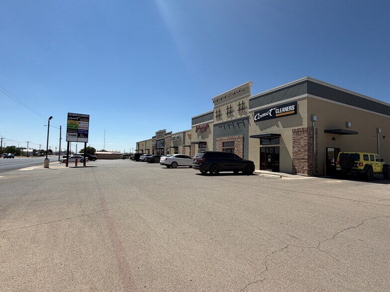 More Photos Of 700 S Main St, Andrews General Retail For Lease