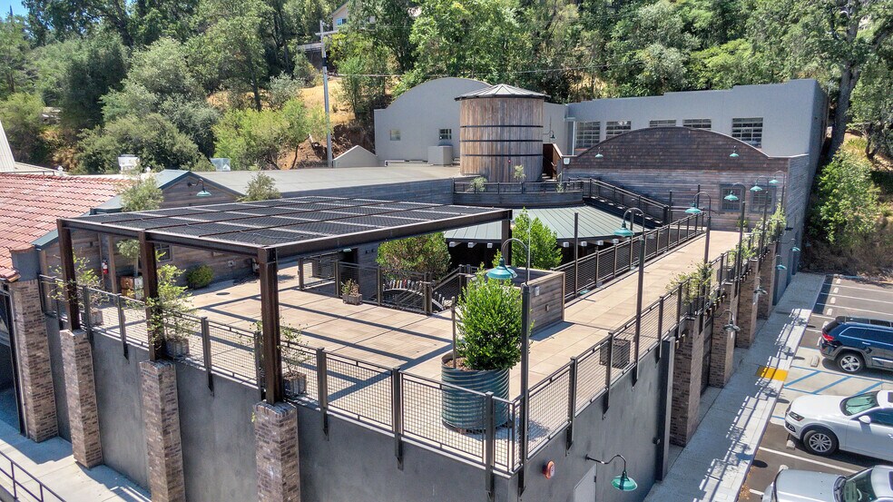 More Photos Of 208 S Green St, Sonora Restaurant For Sale