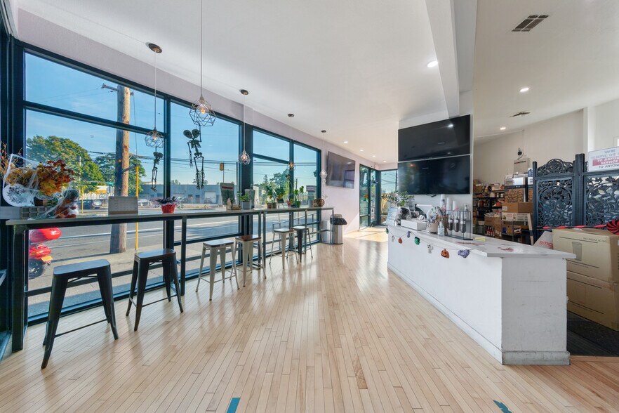 More Photos Of 5338 SE Foster Rd, Portland Storefront For Sale