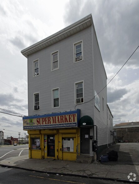 More Photos Of 36 Astor St, Newark Storefront Retail Residential For Lease