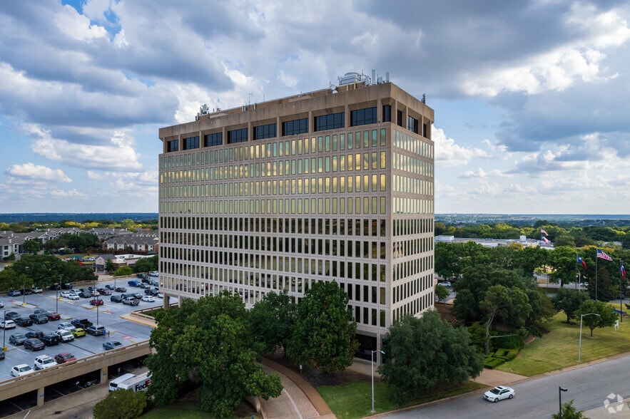 More Photos Of 6300 Ridglea Pl, Fort Worth Office For Lease