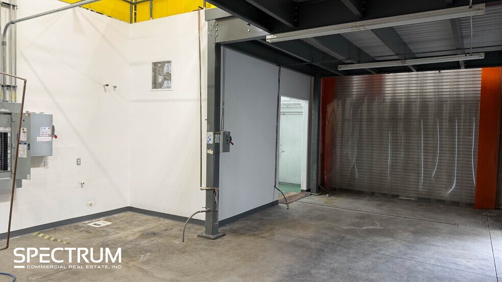 More Photos Of 15911 Arminta St, Van Nuys Manufacturing For Lease