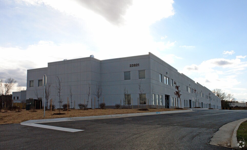 More Photos Of 22821 Silverbrook Center Dr, Sterling Showroom For Lease