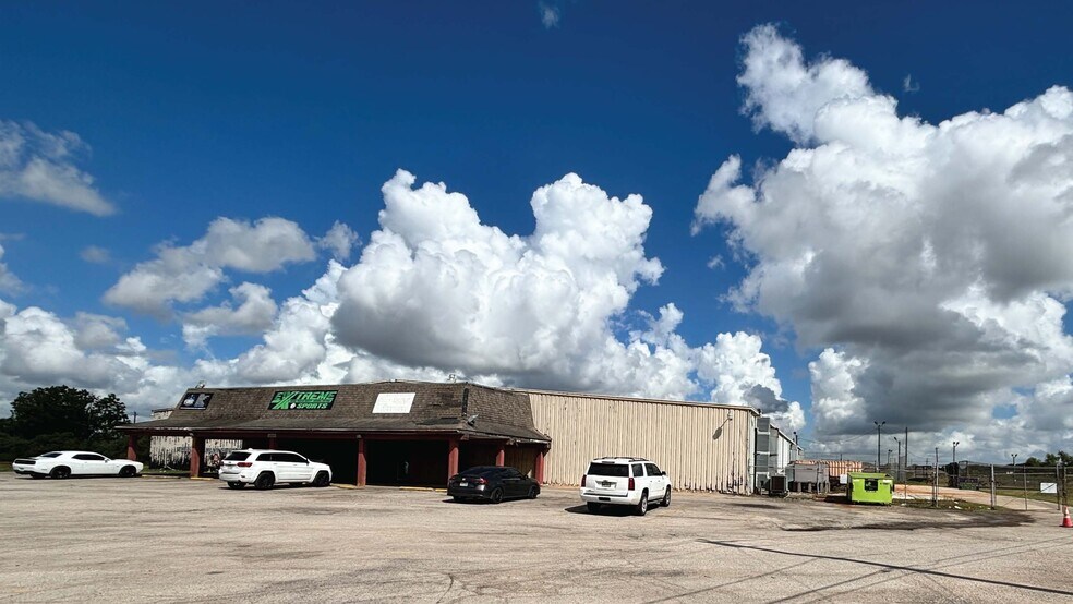 Primary Photo Of 4501 Avenue H, Rosenberg Warehouse For Sale
