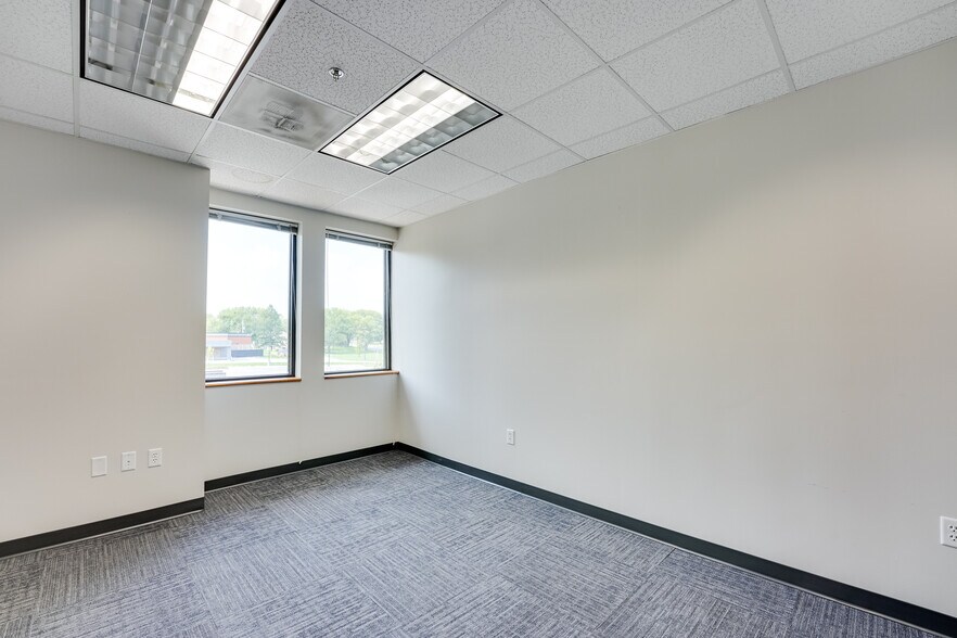 More Photos Of 712 1st Terrace Rd, Lansing Medical For Lease