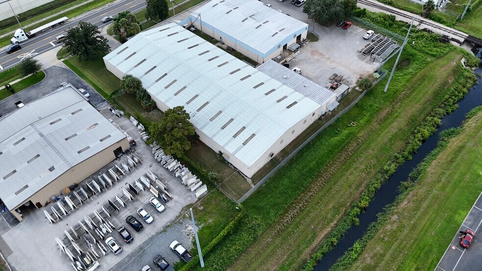 More Photos Of 3489 All American Blvd, Orlando Warehouse For Lease