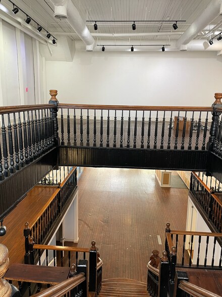 More Photos Of 318 W Broughton St, Savannah Storefront Retail Residential For Lease