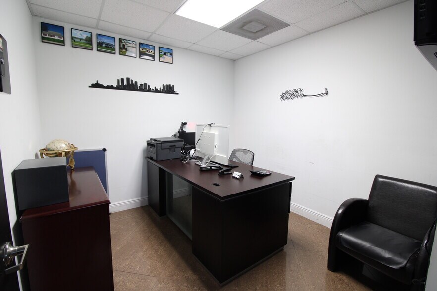 More Photos Of 8205-8225 NW 30th Ter, Doral Warehouse For Lease