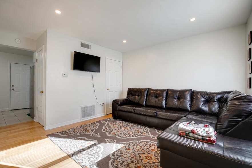 More Photos Of 2000 Lamb Ave, Richmond Apartments For Sale