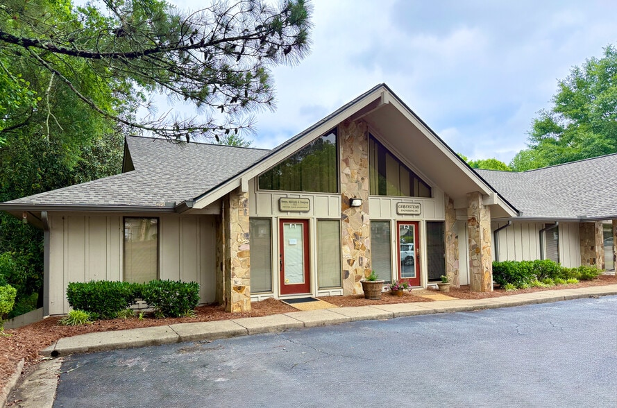 More Photos Of 11285 elkins Rd, Roswell Office Residential For Lease