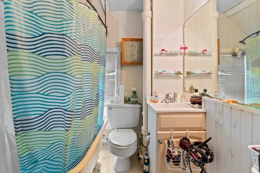 More Photos Of 5001 Roland Ave, Baltimore Apartments For Sale