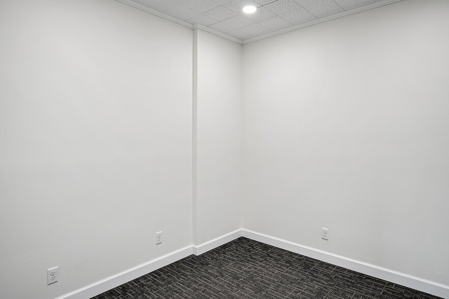 More Photos Of 2502 Leavenworth St, Omaha Light Manufacturing For Sale