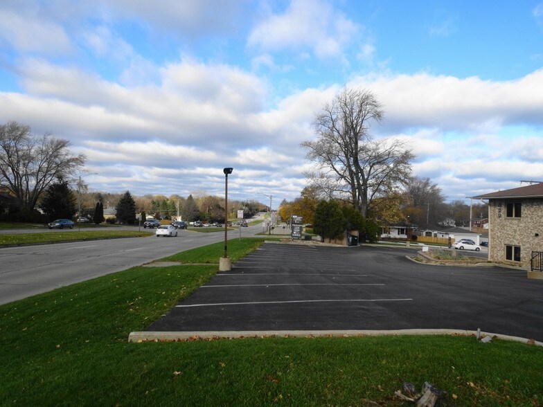 More Photos Of 829 S Green Bay Rd, Racine Medical For Sale